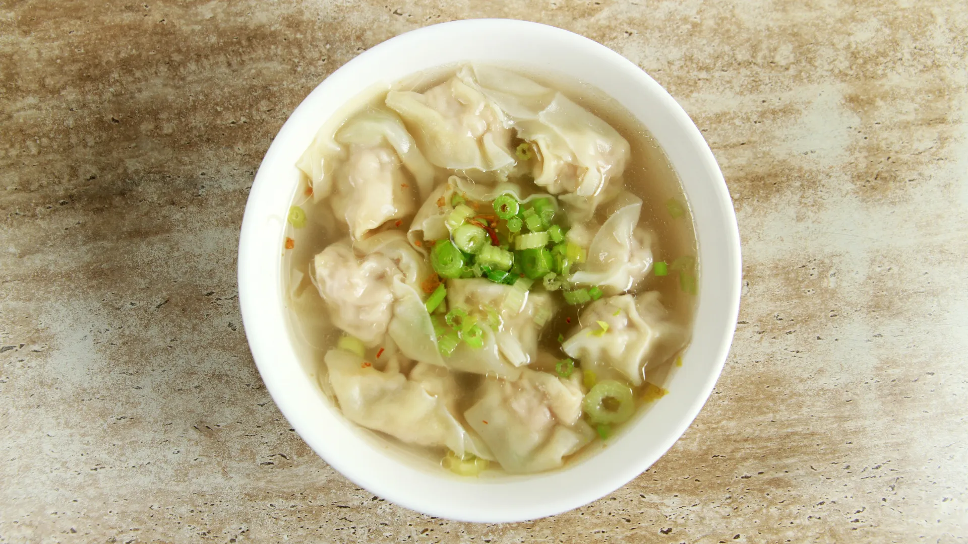 Wonton-keitto katkaravulla